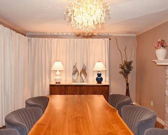 Welcome to your cozy cornered house! - Decatur - Eetruimte