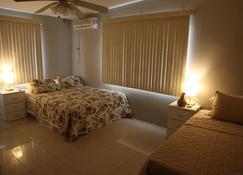 Serenity with outdoor Brick Oven - San Fernando - Bedroom