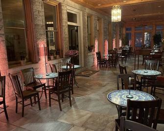 Historic Brandon Inn Room for Three - Brandon - Restaurante
