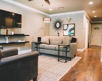Modern Corporate Home / 406 Peake Street - Lake Charles - Living room