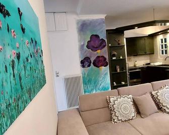 A flower house - Corfu - Living room