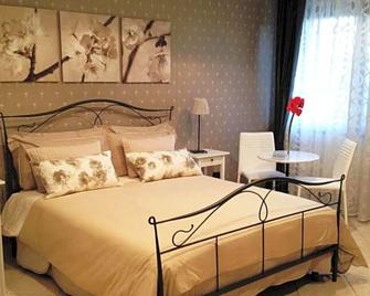 Cherry House Bed&Breakfast - Campobasso - Bedroom
