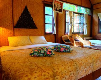 Malee's Nature Lovers Bungalows - Chiang Dao - Bedroom