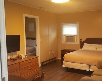Rip Van Winkle Motel - Plattsburgh - Bedroom