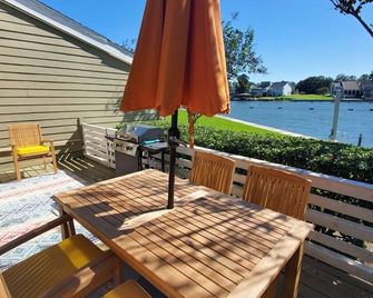 Fun Waterfront Condo In April Sound - Montgomery - Patio