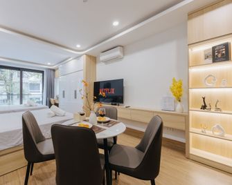 Wisteria Luxury Apartment Hanoi - Hanoi - Dining room