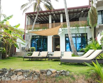Parasol Doré - Dikwella - Patio