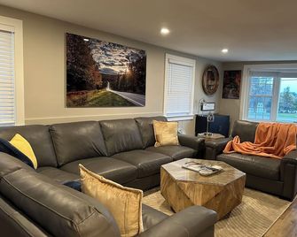 Newly Remodeled N Main St. Close to Town And Lake Winnipesaukee - Wolfeboro - Sala de estar