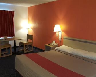 Red Carpet Inn - Gibbstown - Bedroom