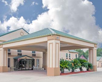 Days Inn by Wyndham Denham Springs-Baton Rouge East - Denham Springs - Building
