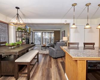 St. Anton Courtyard View 1-bedroom Condos w/ Dry Sauna - Mammoth Lakes - Schlafzimmer