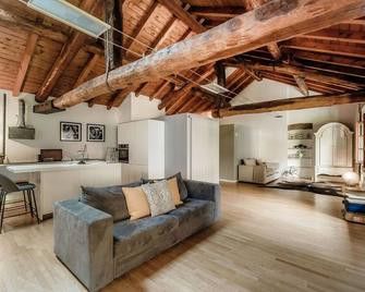 لا كورتي ديلي رونديني - كومو - غرفة معيشة