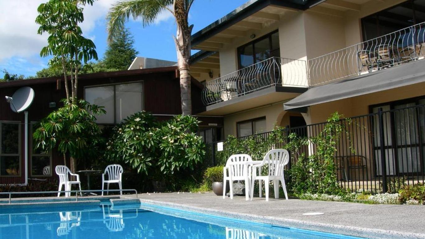 Waterfalls Estate - Motel & Campground