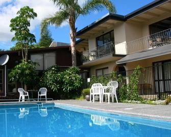 Waterfalls Estate - Motel & Campground - פאיהיה - בריכה