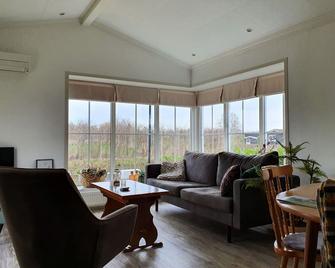Canal-Side Stay, Giethoorn - Giethoorn - Wohnzimmer