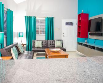 Casa Victoria Golf Retreat - Кінгстон - Вітальня