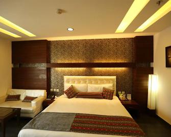Hotel Icon - Çandigarh - Yatak Odası