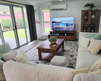 Chateau - by the bay - Medium Term - Redland Bay - Sala de estar