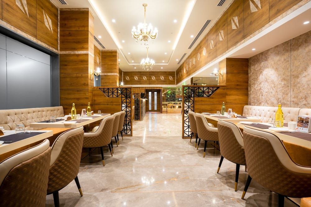 The Orchid Lonavala - לונאבאלה - מסעדה