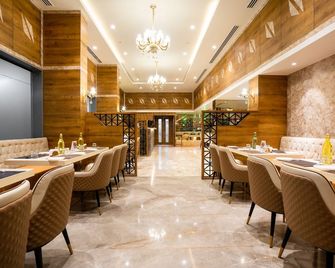 The Orchid Lonavala - לונאבאלה - מסעדה