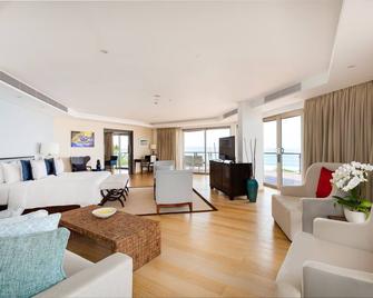 Double-Six Luxury Hotel - Kuta - Living room