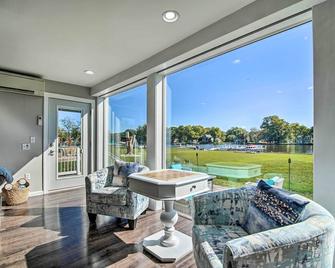Home on Fox River Modern Decor Style! - McHenry - Soggiorno