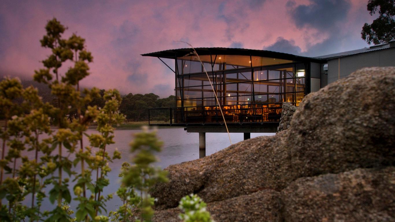 Novotel Lake Crackenback Resort & Spa