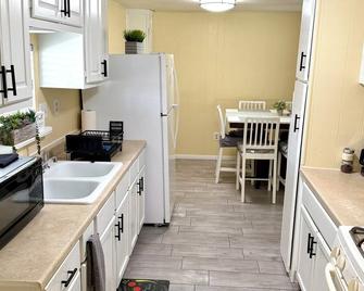 2-bedroom house in amazing Las Vegas with WiFi, AC - Las Vegas - Cuisine