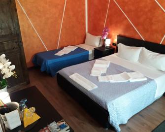 Bed and Breakfast - Dubino - Schlafzimmer