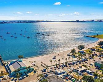 Quaint Gulfport Beach Bungalow - St. Petersburg - Playa