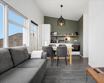 Ocean Break Cabins - Sandgerdi - Living room