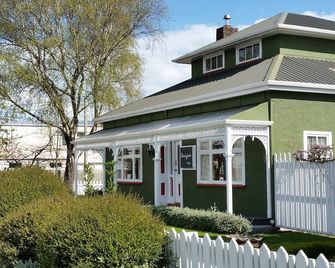 Designer Cottage B&B - כרייסטצ'רץ' - בניין