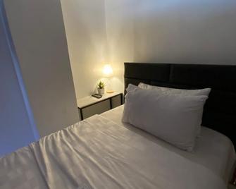 Tely's Bed & Breakfast - Iloilo City - Schlafzimmer