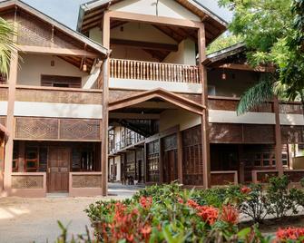 Sunrise Cabanas - Arugam - Gebäude