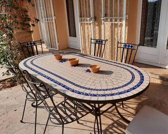 Cozy vacation home with heated pool + whirlpool, sauna. Pet friendly. - Castillon-du-Gard - Balcony