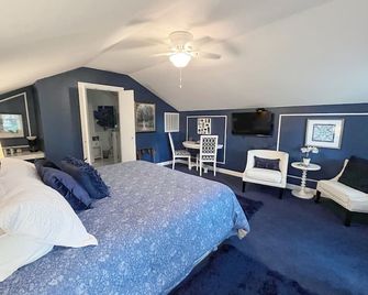 Fortunata Winery Villa #6, Private Loft-Style Stay - Aubrey - Bedroom