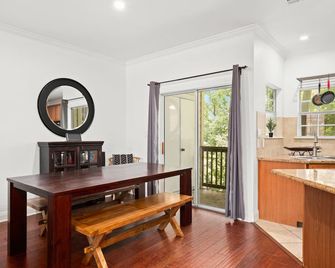 Hestia: Contemporary 3br Townhome in Austin with King, W/D, garage - أوستن - غرفة طعام