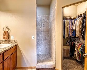 Charming 3 bed, 2 bath home complete with all the modern comforts. - Gillette