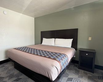 Budget Inn Ada - Ada - Schlafzimmer