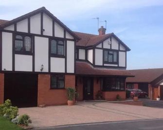 The Cedars House B&B - Nuneaton - Edificio