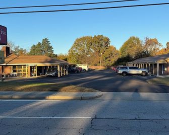 The Executive Inn - Danville