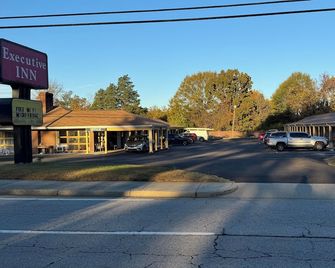 The Executive Inn - Danville
