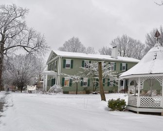 The Susan B. - King room with shower - Canandaigua - Building