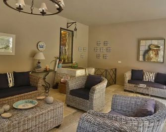 Villa Terra Del Sole 10&2, Emma Villas - Licata - Living room