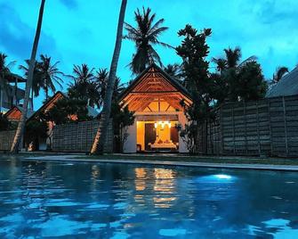 Blue Whale Resort & Kite Surfing - Kalpitiya - Piscina