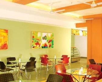 Cloud 9 Hotel - Kotamangalam - Restaurant