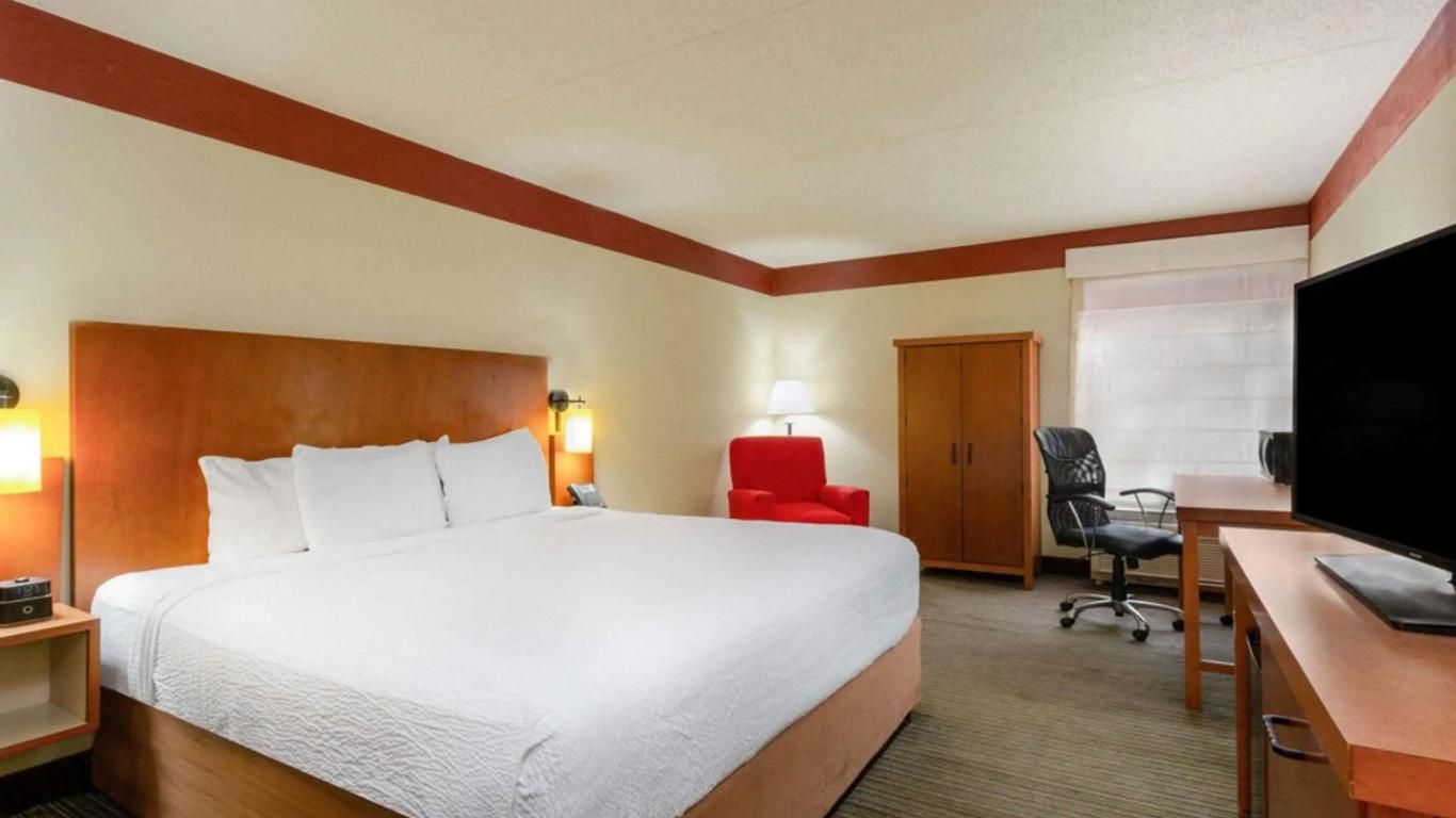 Clt Airport Inn & Suites