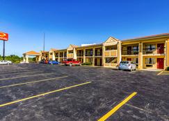 Econo Lodge Christiansburg-Blacksburg I-81 - Christiansburg - Bâtiment