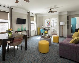 City Suites Hotel - Chicago - Living room