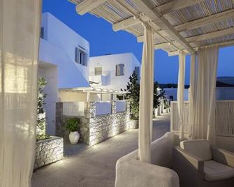 Delmar Apartments & Suites - Plaka - Balkon